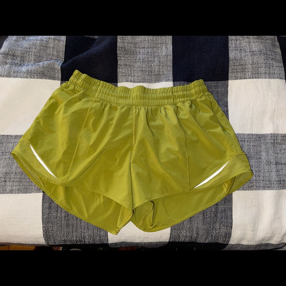 EUC sz 10 HOTTY HOT SHORTS 4”